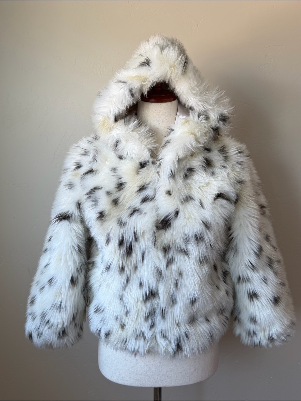 Donna Salyers Fabulous Furs Snow Leopard Faux Fur Coat Youth Med Zip Hood Pocket